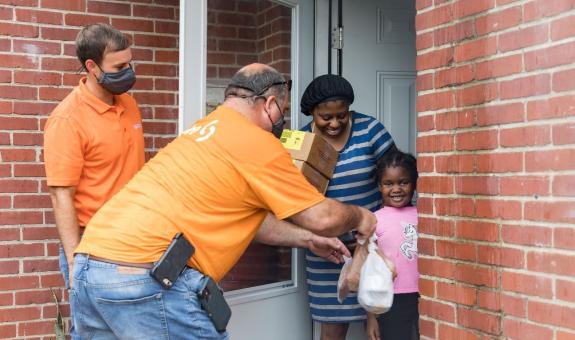 Image of: Spire employees delivering food